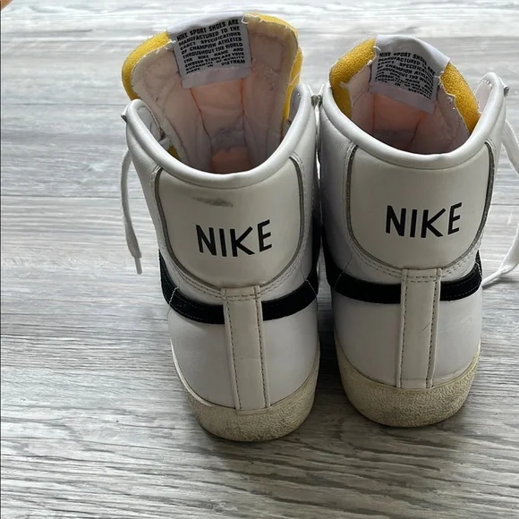 Nike Blazer High-Top Sneakers  sizes 7.5 - Picture 2 of 8